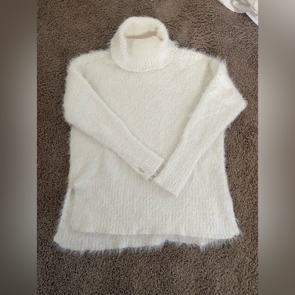 Aerie White chenille Sweater size medium